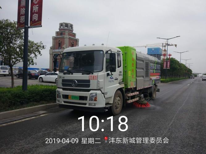 灃東環衛雨后機械化清淤 于細微處見功夫